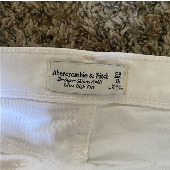 NWOT Abercrombie and Fitch White Jeans - Picture 3 of 3